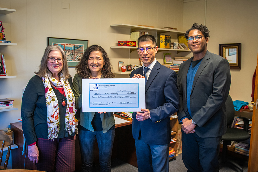 recipients receiving check