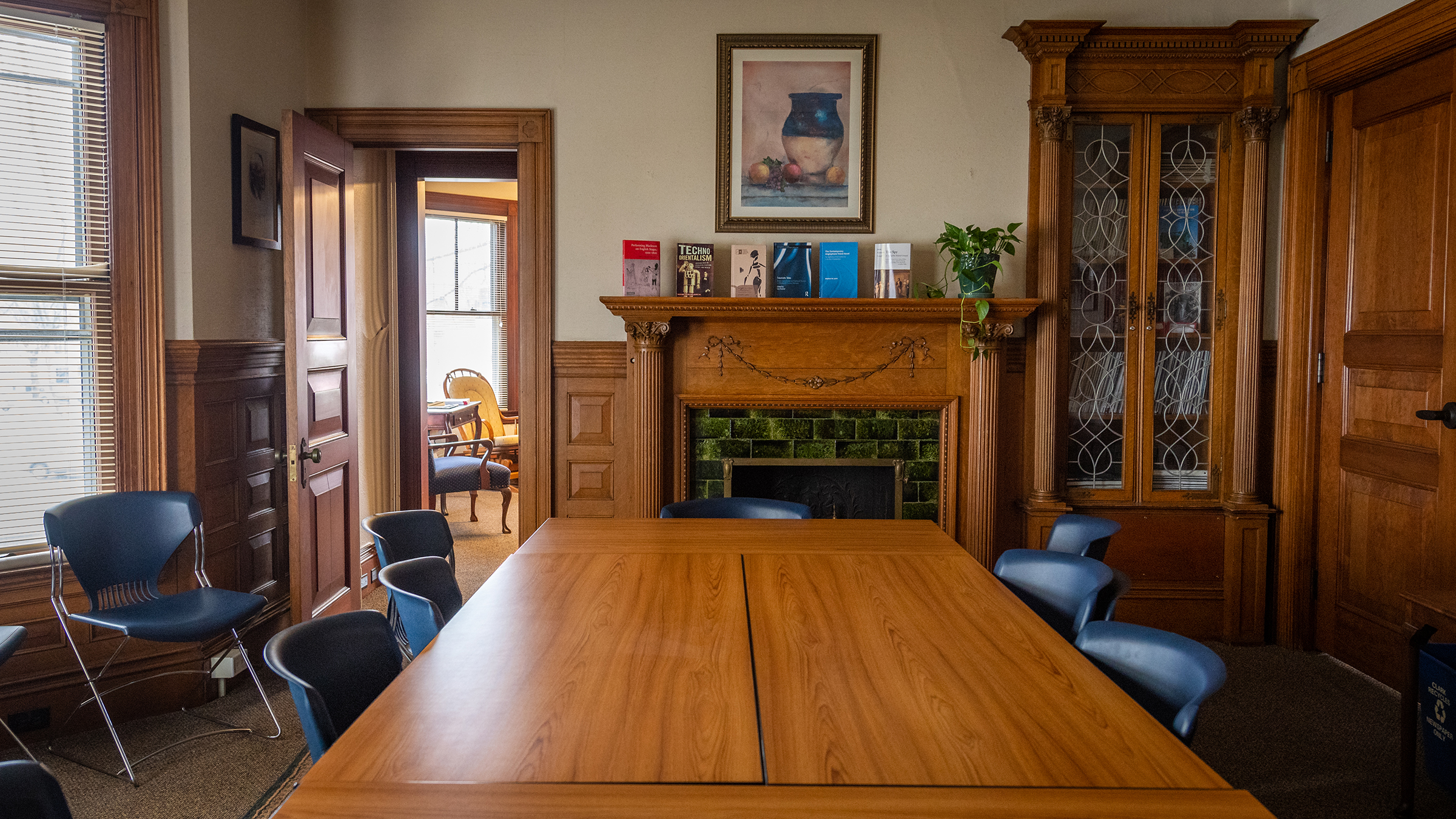 Anderson House interior fireplace and tables