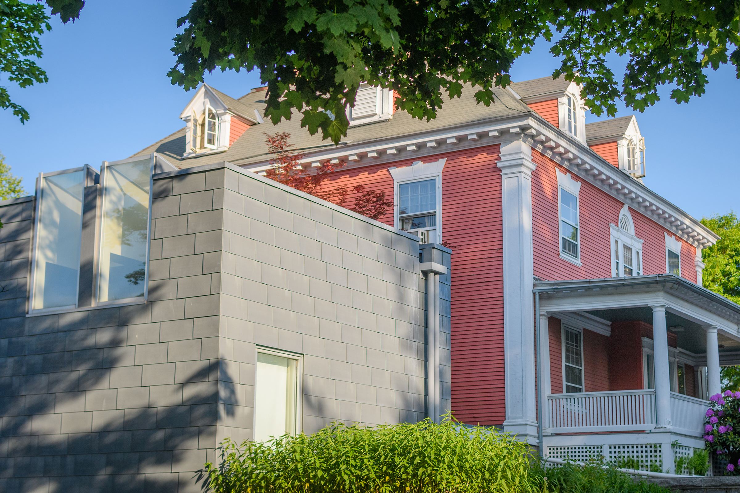 Cohen-Lasry House - side view of house