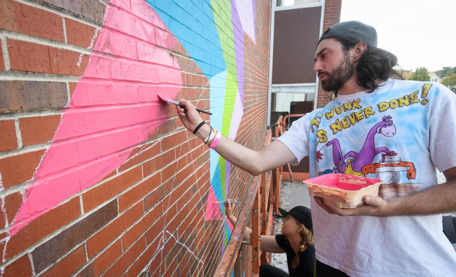 Alex Hayes painting