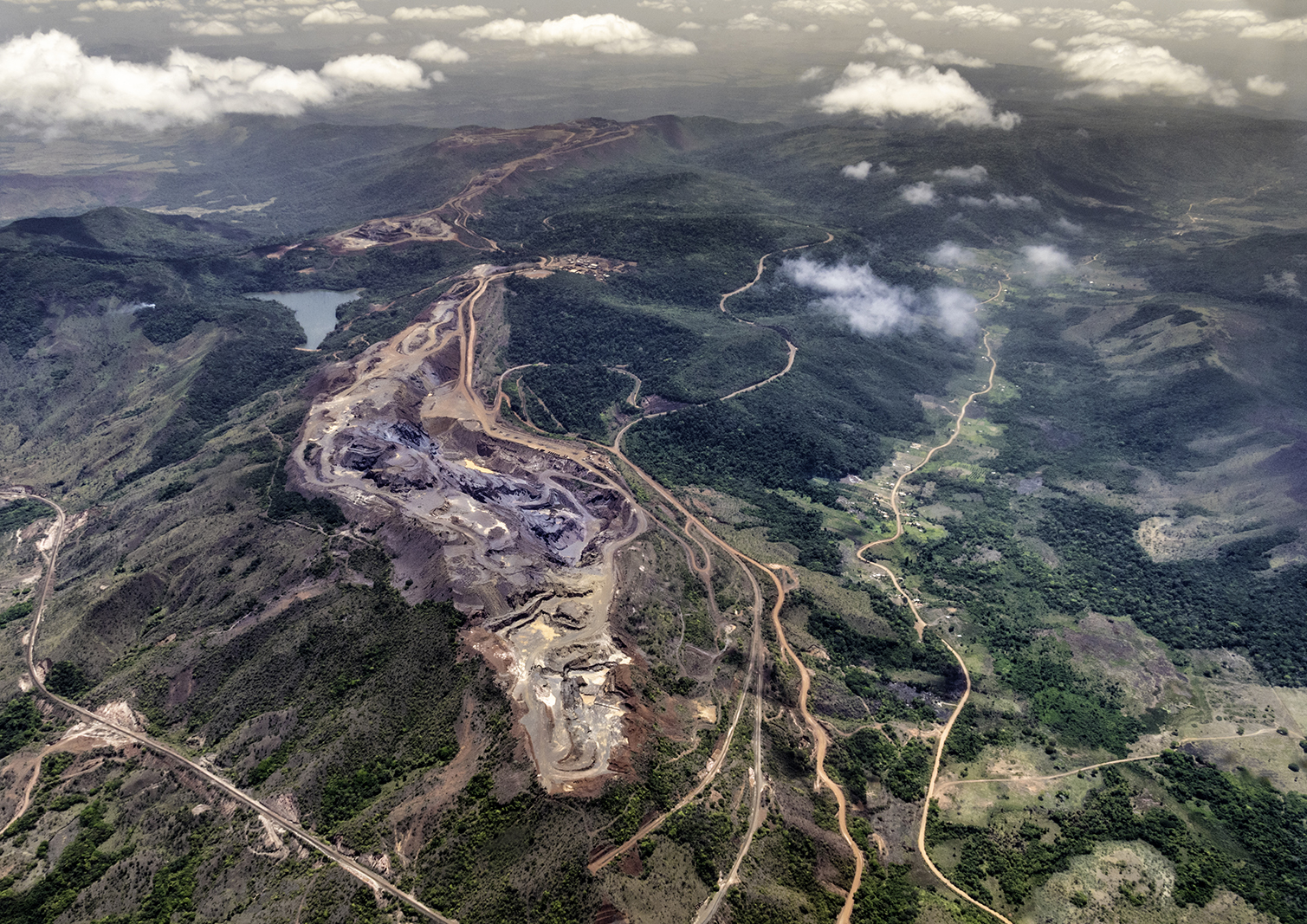 Resource extraction, infrastructure projects threaten tropical forests, Clark researchers find