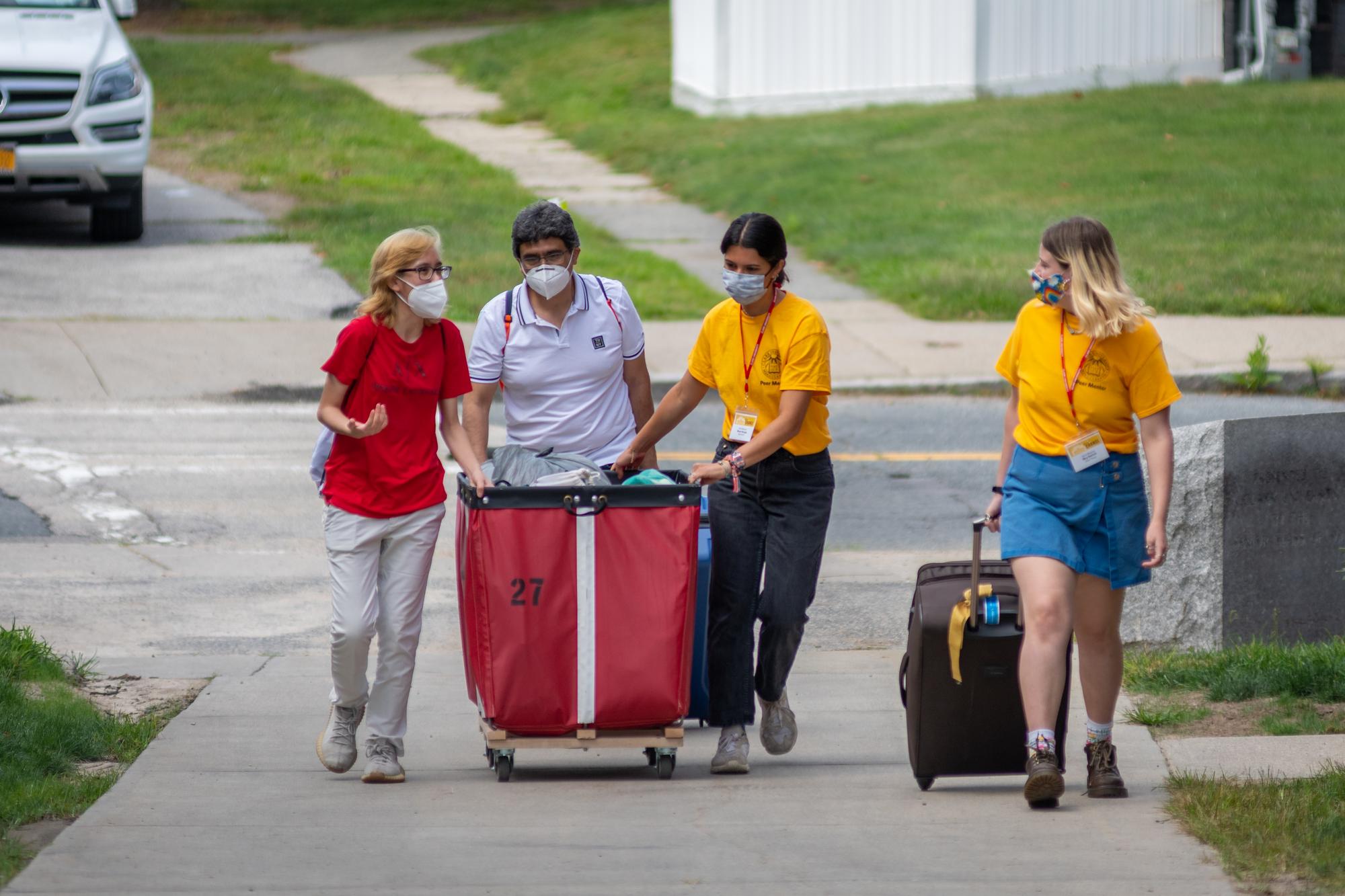 Incoming students encouraged during Orientation to ‘Bee the Change’