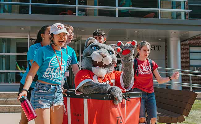 Move-In Day 2023 Photo Gallery