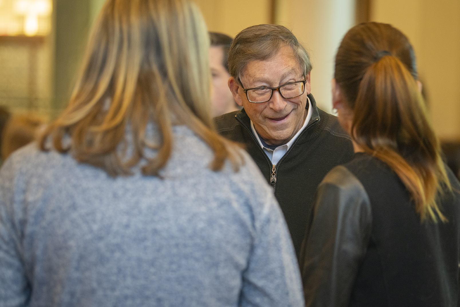 Stuart Weitzman mingles with students before his February 12 talk.