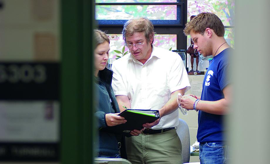 Chemist, researcher, and, above all, teacher: Professor Mark Turnbull earns John A. Timm Award
