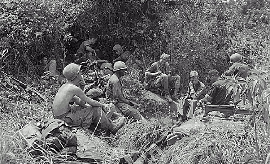 Soldiers are taking a break in the Vietnam War