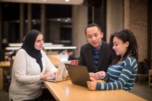 Management students work together on a project