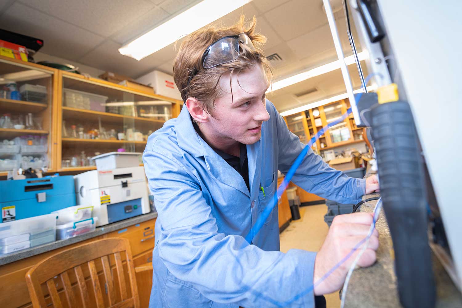A student conducting research in Julio Darcy's lab