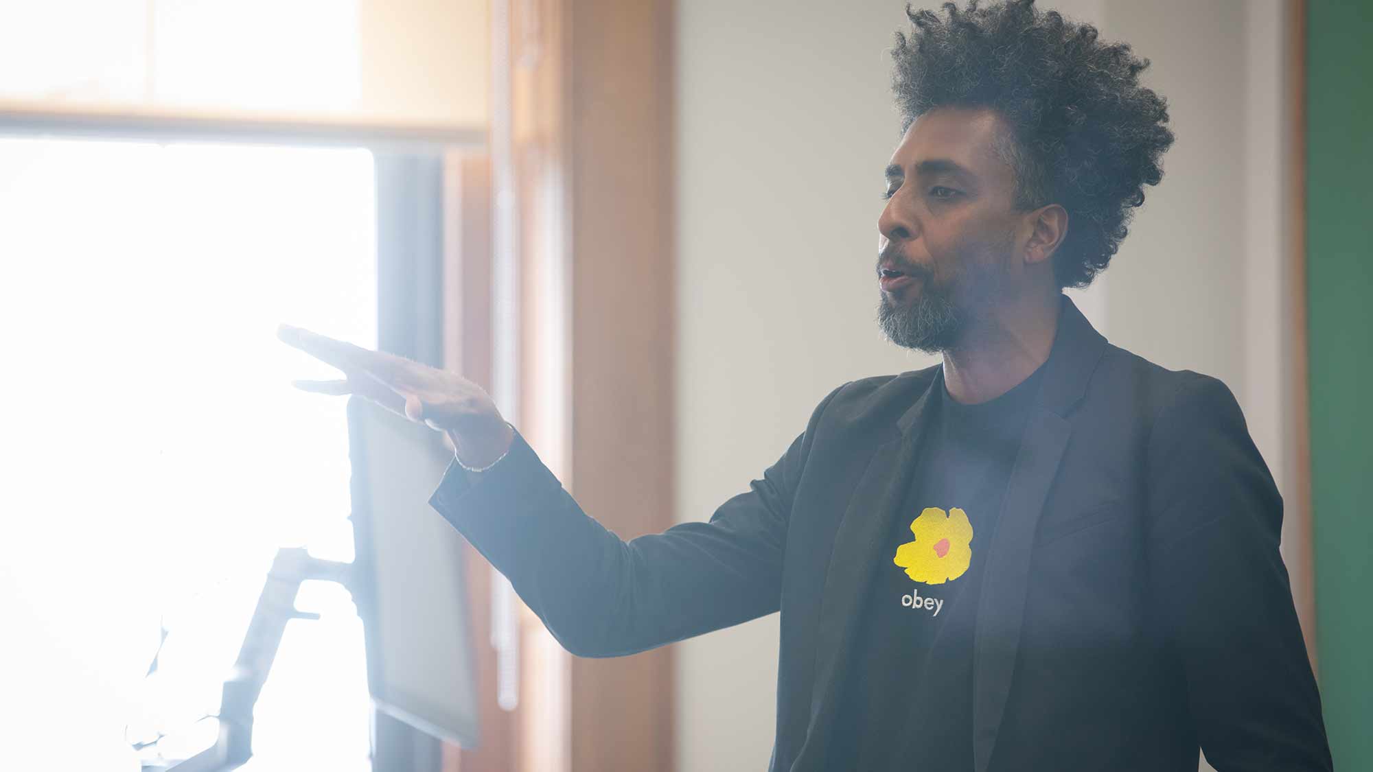 Professor and digital humanities scholar Eduard Arriaga-Aranco, in the classroom